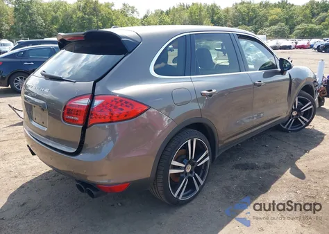 2012 Porsche Cayenne z USA, uszkodzony, nr VIN WP1AA2A23CLA06583